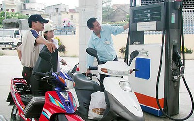 Giá xăng tăng nhẹ từ chiều ngày 4/11