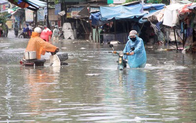 Nguy cơ 'lũ chồng lũ', gần 12.000 hộ dân sơ tán