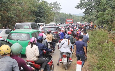 Đường Hồ Chí Minh ‘thất thủ’ trước giờ khai hội hoa hướng dương