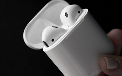 Vỏ sạc AirPods bị tố ngốn nhiều pin