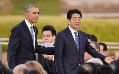 Thủ tướng Nhật Bản Shinzo Abe tới thăm Trân Châu Cảng