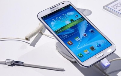 Đến lượt Galaxy Note II bốc cháy khi đang trên máy bay