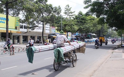 Sau 2 tai nạn thương tâm, những ‘máy chém’ vẫn diễn 'xiếc' trên phố