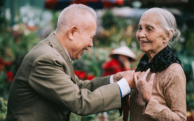 Chuyện xúc động đằng sau bộ ảnh ‘ông bà em’ tại phiên chợ ngày Tết