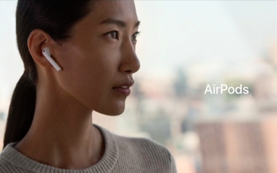 Apple khoe tính năng 'độc' của AirPods trong clip mới