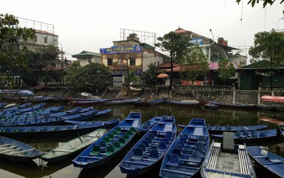 'Mặc áo' bảo vệ môi trường cho 4000 đò chở khách chảy hội chùa Hương