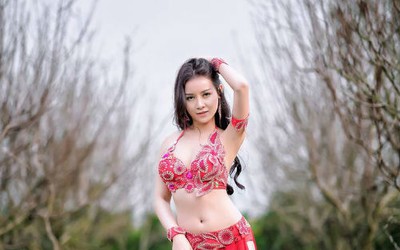 Hotgirl 'múa lửa' nhớ về những cái tết thức đêm làm kẹo chè