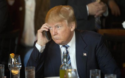 Donald Trump vẫn sử dụng điện thoại Galaxy S3 cũ thiếu bảo mật