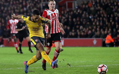 Vòng 4 FA Cup: Liverpool thua vì chủ quan, Arsenal phá ‘dớp’ 8 năm