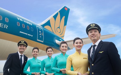 Chốt lời Vietnam Airlines: Techcombank vội vã, Vietcombank dửng dưng