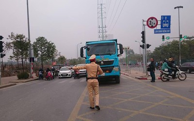 CSGT xử phạt nhiều phương tiện đi vào làn buýt nhanh BRT