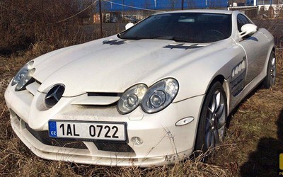 'Xót xa' siêu xe Mercedes-Benz SLR McLaren 'đội mưa nắng'