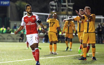 Hạ Sutton, Arsenal nắm lợi thế lớn trên đường vô địch FA Cup