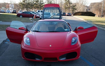 Ferrari của ông Donald Trump sắp bán đấu giá có gì hay?