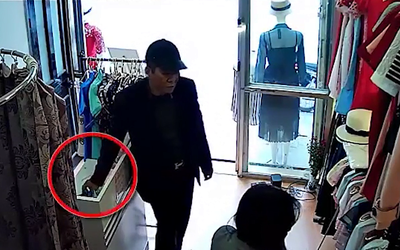 Clip: Người đàn ông trộm iphone cực nhanh trong cửa hàng quần áo