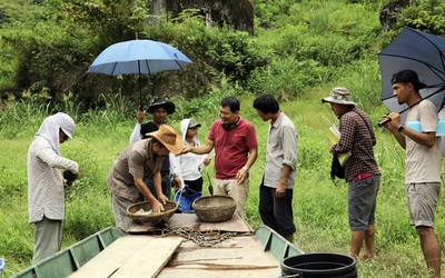 Phim 'Cha cõng con' tung trailer, hé lộ về những diễn viên đặc biệt