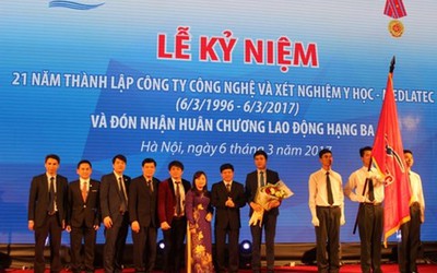 Bệnh viện Medlatec nhận Huân chương Lao động hạng Ba