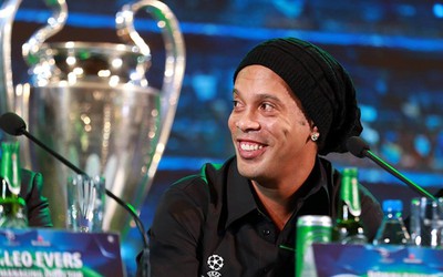 Tin HOT tối 13/4: Ronaldinho dự báo tương lai cầu thủ Việt