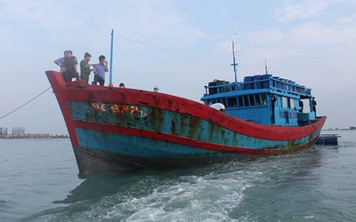 Quảng Ngãi: Tàu cá của ngư dân bị tàu lạ xả súng, 1 người tử vong