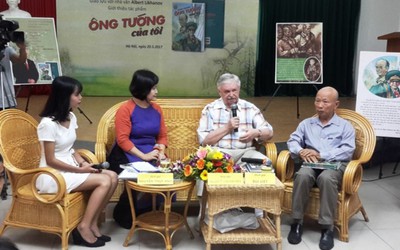 Nhà văn người Nga Albert Likhanov bất ngờ xuất hiện tại Hà Nội