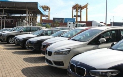 Hàng trăm xe BMW bị 'ách' tại cảng, người mua 'ngồi trên đống lửa'