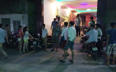 Truy bắt hung thủ đâm chết bạn do mâu thuẫn tại quán karaoke