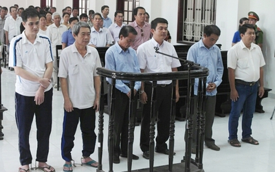 Nguyên trưởng phòng công thương huyện tham ô, lãnh án tù