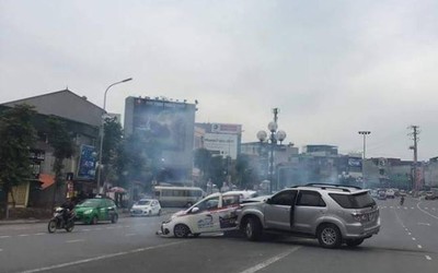 Hà Nội: Ô tô ‘điên’ gây tai nạn liên hoàn, 3 người bị thương