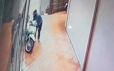 Clip: Trộm dắt SH tẩu thoát sau 3 lần hì hục bẻ khóa