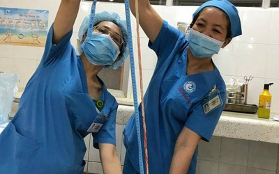 Hi hữu: Đứa trẻ chào đời với 4 vòng dây rốn quấn cổ, dài hơn 1m