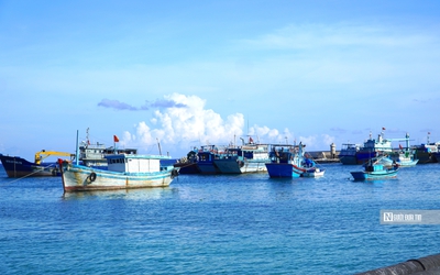 Bình Thuận: Tàu cá bị gãy lái ở đảo Đá Cá Nhám - Trường Sa, 14 thuyền viên cần hỗ trợ