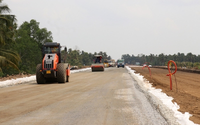 Triển khai cao điểm "500 ngày đêm thi đua hoàn thành 3.000 km đường bộ cao tốc" tại Cà Mau