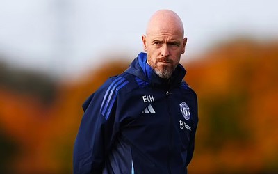 HLV Erik ten Hag nói gì khi đụng độ với Jose Mourinho?