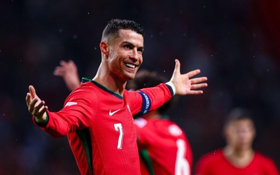 Ronaldo tỏa sáng, Bồ Đào Nha đè bẹp Ba Lan 5-1