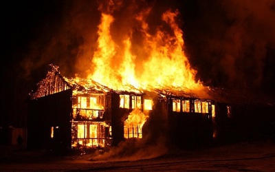Nghệ An: Giận vợ, chồng châm lửa đốt nhà để… cảnh cáo
