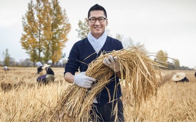 Cuộc sống khác biệt của Nhĩ Khang “Hoàn Châu Cách Cách” khi về quê trồng lúa, sở hữu tài sản trăm tỷ?