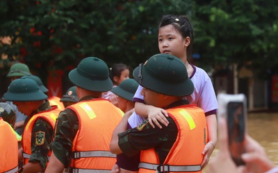 Kiên quyết không để người dân ở lại khu vực nguy hiểm khi lũ lên cao