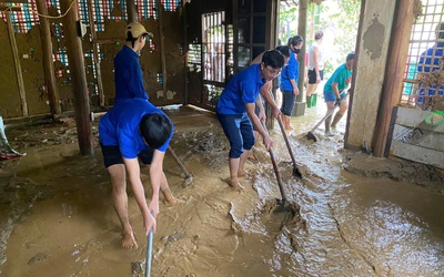 Người Tuyên Quang "dìu" nhau vượt qua bão lũ