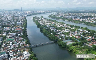 Hình ảnh xuống cấp của cây cầu “độc đạo” nối với ốc đảo giữa sông Hương