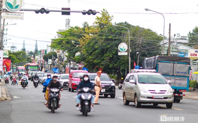 Các phương tiện nối đuôi nhau rời Đà Lạt sau kỳ nghỉ lễ 2/9