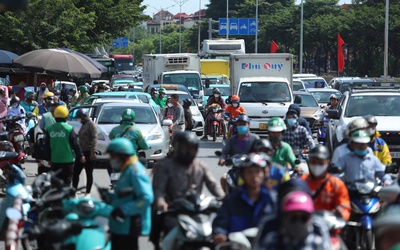 Cửa ngõ vào Hà Nội chật kín dòng xe trong ngày cuối nghỉ lễ