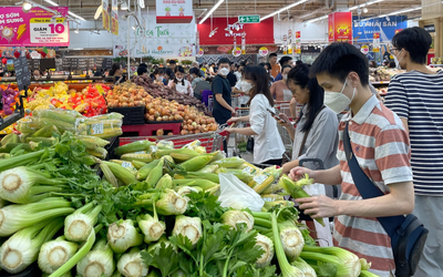 Bảo đảm bình ổn thị trường mùa mưa bão