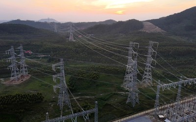 Dự án Đường dây 500 kV Lào Cai - Vĩnh Yên đóng điện vượt tiến độ 8 tháng