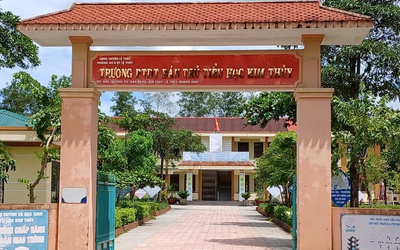 Vụ 40 học sinh ngộ độc sau bữa sáng: Thông tin bất ngờ về nữ hiệu phó