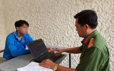 Bắt đối tượng lừa chuyển khoản rồi cướp tiền mặt ở tiệm vàng