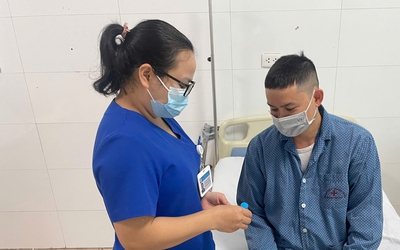 Đi khám vì tiểu máu, người đàn ông 40 tuổi tá hoả khi phát hiện mắc hội chứng "bụng quả mận khô"