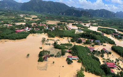 Bản tin 12/10: Mùa bão bất thường