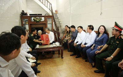 Tổng Bí thư Tô Lâm thăm, tặng quà Mẹ Việt Nam Anh hùng tại Nghệ An