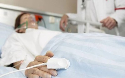 Người đàn ông 33 tuổi phải nhập viện cấp cứu sau khi ăn kẹo dẻo