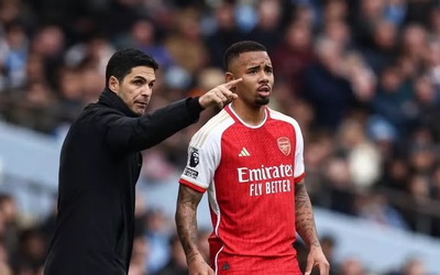 Ngôi sao của Arsenal được thúc giục "hãy về nhà"
